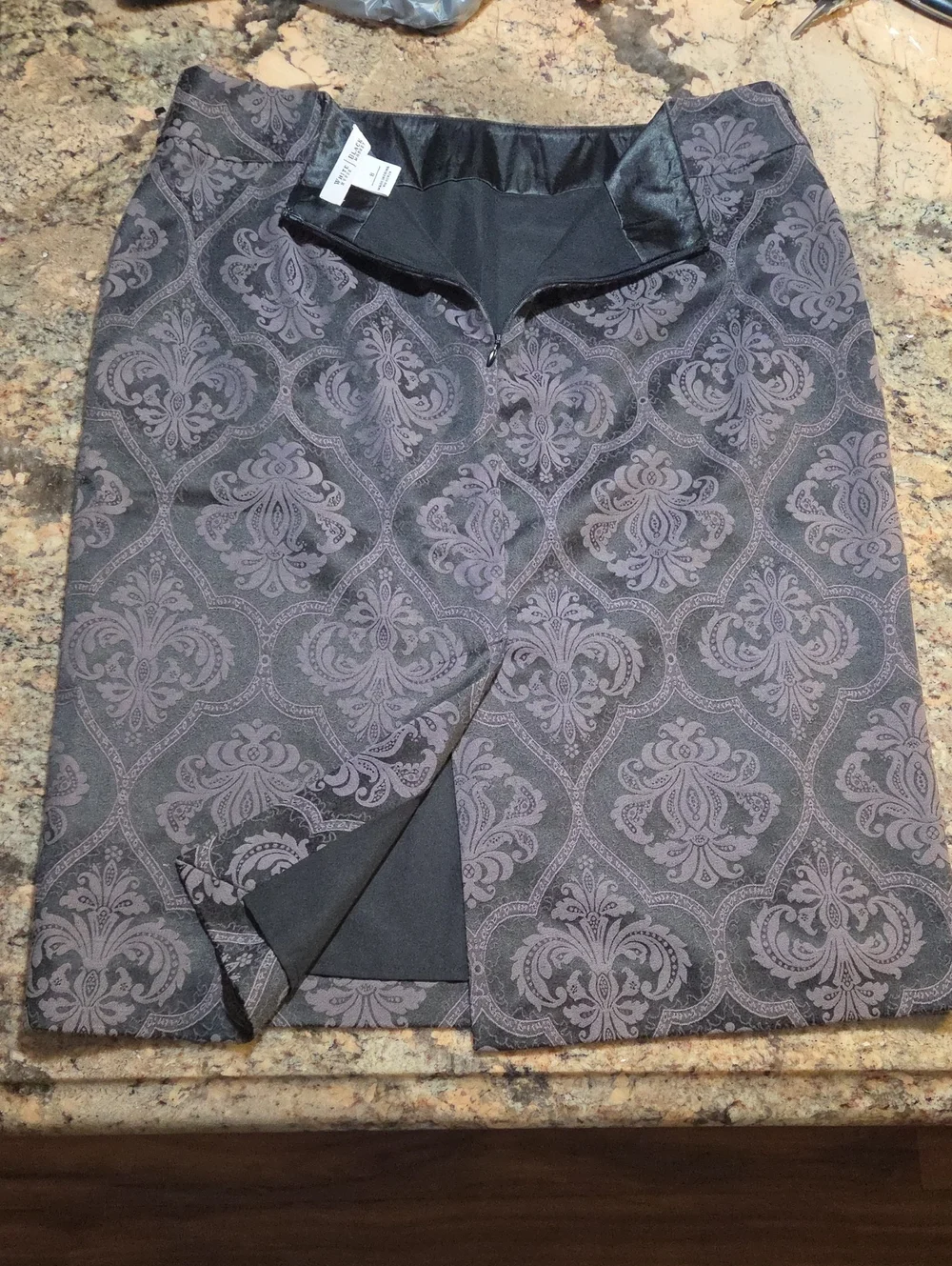White House Black Market Purple Damask Knee Length Pencil Skirt Sz 8